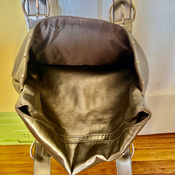 Kenneth Cole’s Unlisted large silver metallic leather Tote bag EUC like new - Picture 7 of 16